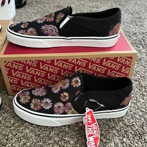 Floral Print Shoes- BRAND NEW Vans Skating Shoe (slip on)